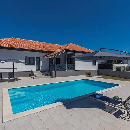 Tria Villa