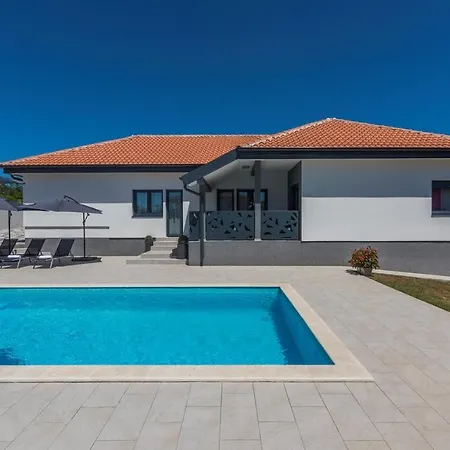 Villa Tria *