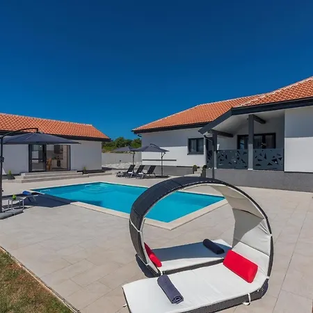 Villa Tria *