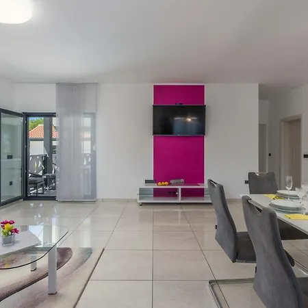 Villa Tria *