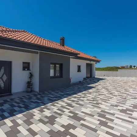 Villa Tria