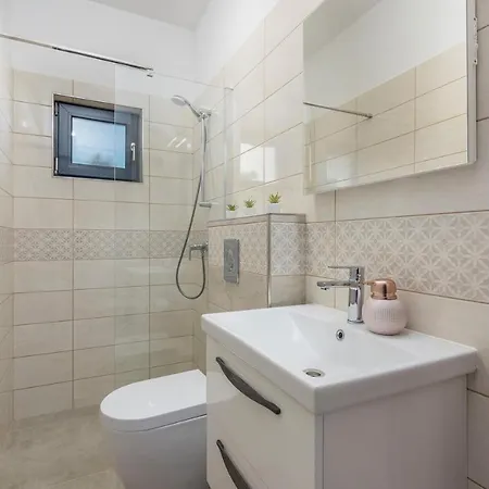 Tria Villa *