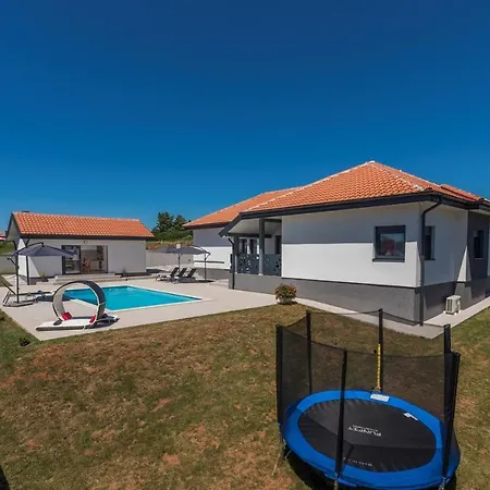 Tria Villa Žminj