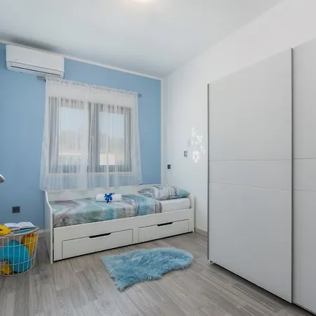 Tria Villa *